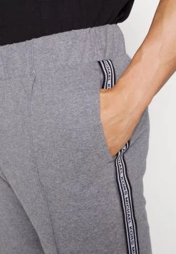 Michael Kors Homme CREW PINTUCK PANT GIFT SET Pyjama Black 11 Michael Kors Homme CREW PINTUCK PANT GIFT SET Pyjama Black -Michael Kors Soldes Boutique 0343f4543ae54d859cb3311763d3cc0c