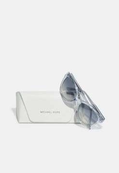 Michael Kors MAKENA Lunettes De Soleil Transparent Blue Femme 8 Michael Kors MAKENA Lunettes De Soleil Transparent Blue Femme -Michael Kors Soldes Boutique 0dcfa9a315e94c90b7f9a9c28743335a