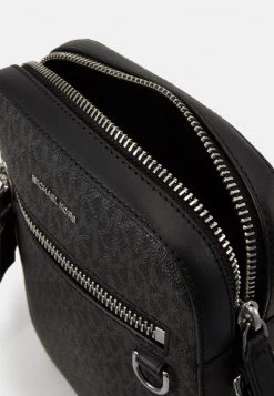Michael Kors HENRY FLIGHT BAG UNISEX Sac Bandoulière Black -Michael Kors Soldes Boutique 145befea35c545fcb512eea966fe7fec