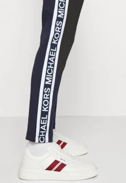 Michael Kors TAPE TRACKPANT Pantalon De Survêtement Dark Midnight Homme -Michael Kors Soldes Boutique 14c18a3cccf74420b5c2df9d5f51efec