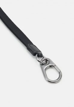 Michael Kors LANYARD ZIP CASE UNISEX Portefeuille Black/crimson 8 Michael Kors LANYARD ZIP CASE UNISEX Portefeuille Black/crimson -Michael Kors Soldes Boutique 19b1dac25e0647919dafcd519490e8c9