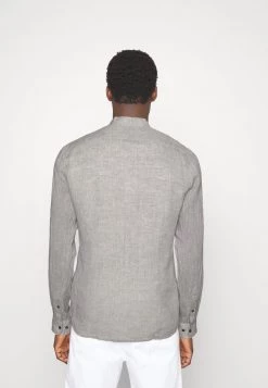 Michael Kors STANDUP SLIM Chemise Taupe Homme -Michael Kors Soldes Boutique 1bd7a0d96ce64aea9a3f5c1c451be7d2