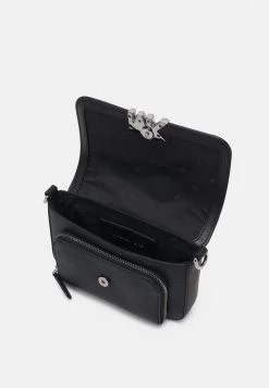 Michael Kors FLAP WALLET XBODY UNISEX Sac Bandoulière Black -Michael Kors Soldes Boutique 1e0a2306bbd64d7fb90f78560f48c28a