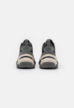 Michael Kors NICK Baskets Basses Brown Homme -Michael Kors Soldes Boutique 20fb4a9fdfad4963a1faf08887019bd9