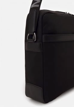 Michael Kors CAMERA BAG UNISEX Sac Ordinateur Black -Michael Kors Soldes Boutique 25e99fe9c67c4f5d824b2b4b4c1bf2b1