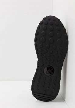 Michael Kors MILES Baskets Basses Black Homme -Michael Kors Soldes Boutique 2bf41e3145e840f2abab36eedf0fd20b