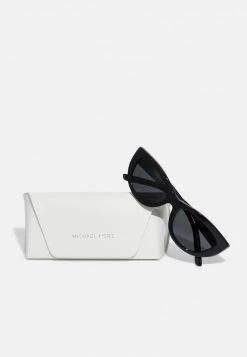 Michael Kors RIO Lunettes De Soleil Black Femme 8 Michael Kors RIO Lunettes De Soleil Black Femme -Michael Kors Soldes Boutique 39c5b3db1f794b60b855118771333a1d