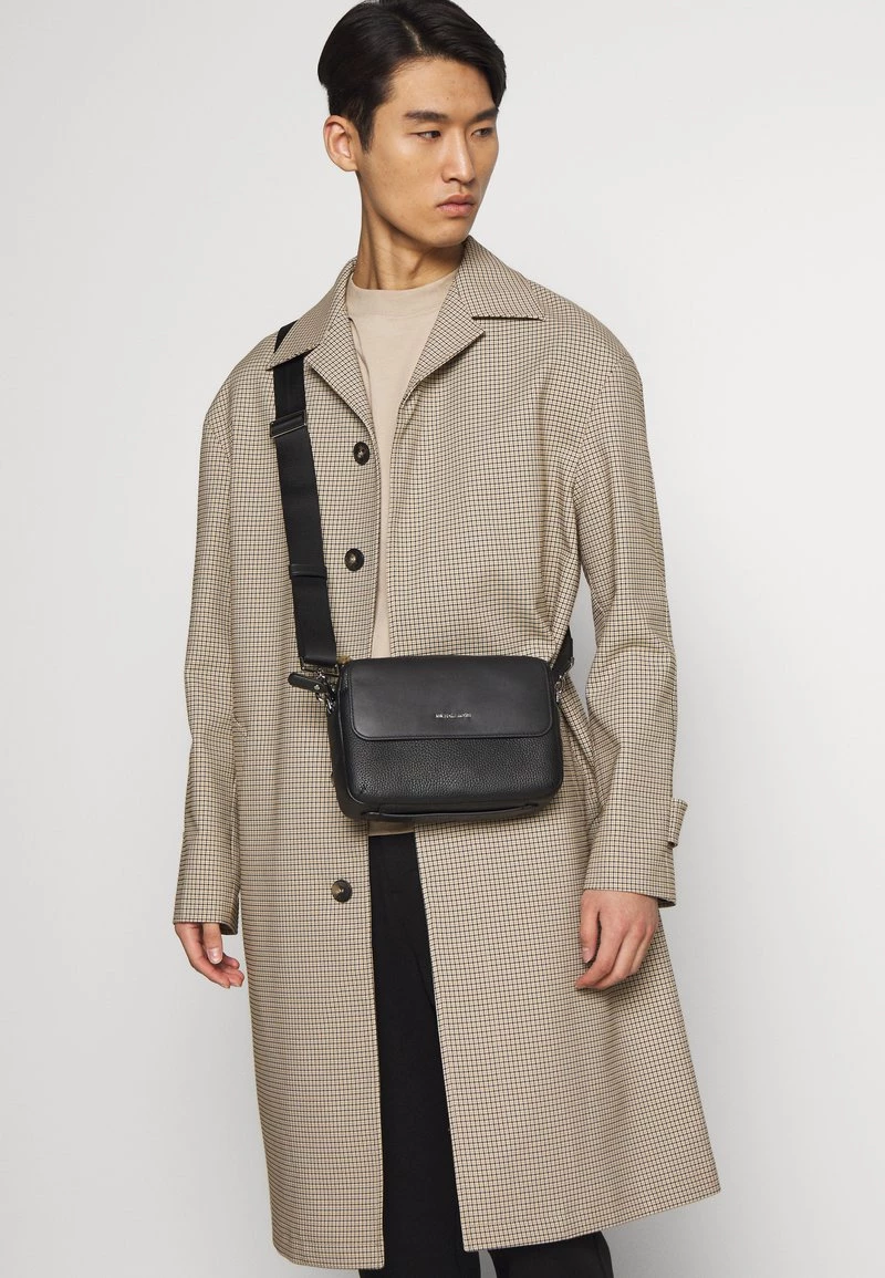 Michael Kors UTILITY XBODY Sac Bandoulière Black Unisex 2 Michael Kors UTILITY XBODY Sac Bandoulière Black Unisex – Image 2