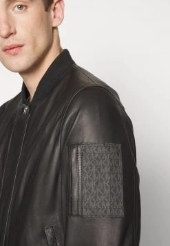 Michael Kors Homme LOGO Veste En Cuir Black -Michael Kors Soldes Boutique 5a8800276fdb43bcbd9ac496c619c9ec