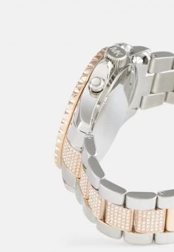 Michael Kors Femme EVEREST Montre à Aiguilles Bicolor 6 Michael Kors Femme EVEREST Montre à Aiguilles Bicolor -Michael Kors Soldes Boutique 5e816826e5544352a3b26ef4bb6875cb