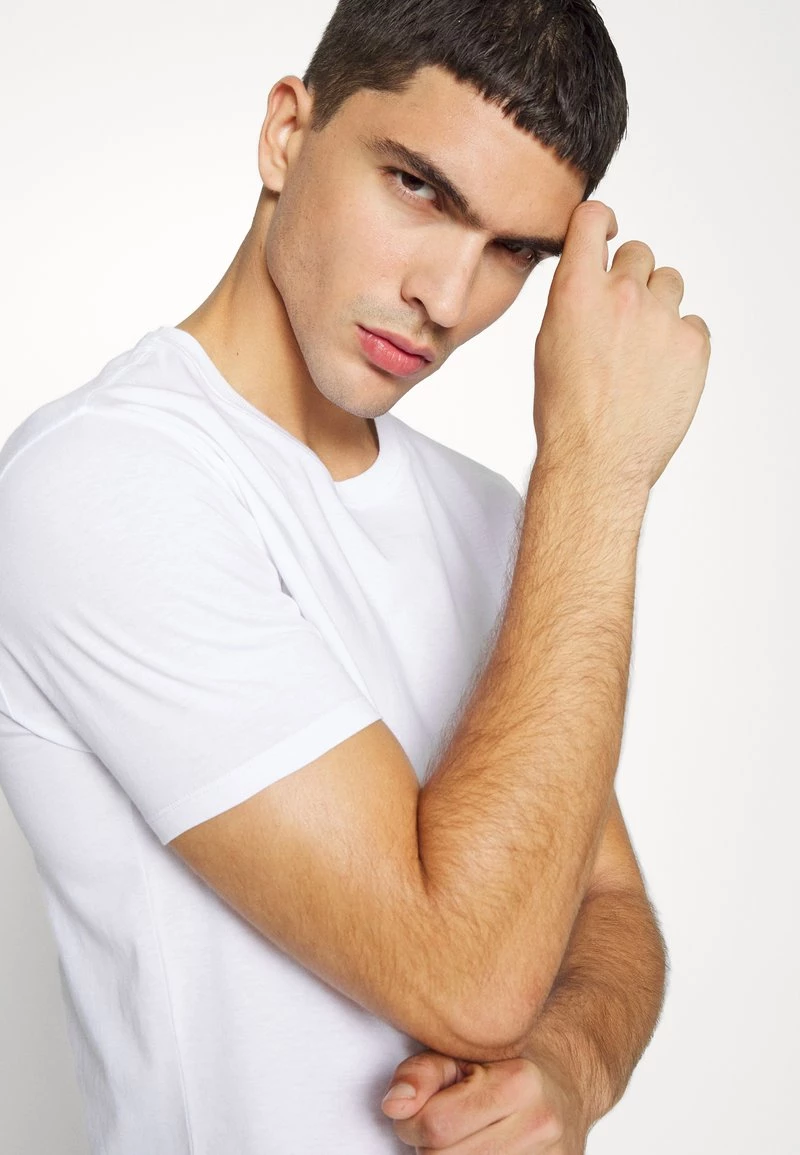 Michael Kors Homme BASIC CREW NECK 3 PACK Caraco White 4 Michael Kors Homme BASIC CREW NECK 3 PACK Caraco White – Image 4