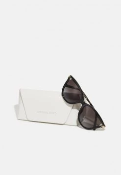 Michael Kors Femme Lunettes De Soleil Black 6 Michael Kors Femme Lunettes De Soleil Black -Michael Kors Soldes Boutique 67b33f0c919647a8805bd3ede542e4ea