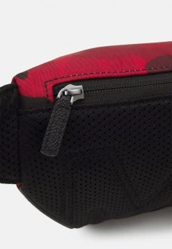 Michael Kors UTILITY BELT UNISEX Sac Banane Red Multi 9 Michael Kors UTILITY BELT UNISEX Sac Banane Red Multi -Michael Kors Soldes Boutique 6c02681ed84f4eb9ba072535cf0288a3