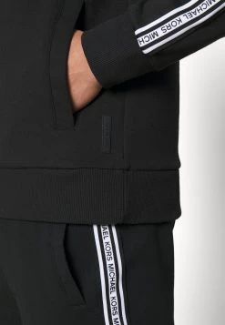 Michael Kors BLOCKED LOGO HOODIE Sweat à Capuche Zippé Black Homme -Michael Kors Soldes Boutique 7db2cd4b54c243dca1237798b11af843