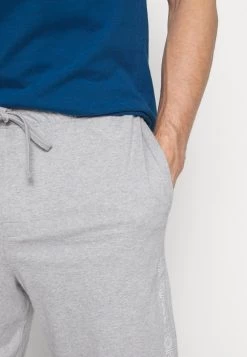 Michael Kors GIFT CREW SHORT Pyjama Heather Grey Homme -Michael Kors Soldes Boutique 84c47b5da38c43ab8c9294247a678f1b