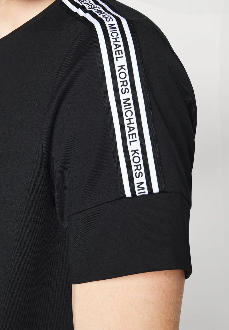 Michael Kors Homme NEW EVERGREEN LOGO TEE T Shirt Imprimé Black 6 Michael Kors Homme NEW EVERGREEN LOGO TEE T Shirt Imprimé Black – Image 6