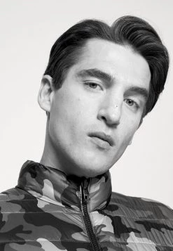 Michael Kors Homme REVERSIBLE QUILTED VEST Veste Sans Manches Black -Michael Kors Soldes Boutique 95a6abb2db7b4fd785b0ec221f1b6a68