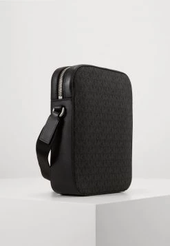 Michael Kors HENRY FLIGHT BAG UNISEX Sac Bandoulière Black -Michael Kors Soldes Boutique 969784aa4e2c415d93fb83762b4591da