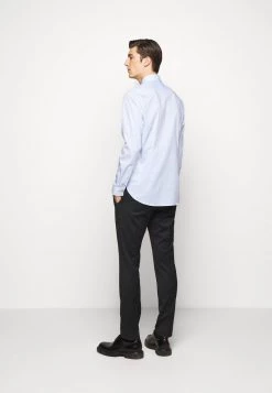 Michael Kors Homme PRINTED EASY CARE SLIM FIT Chemise Classique Light Blue -Michael Kors Soldes Boutique 9f042f5a3846417f89c0e37cc9f9c982