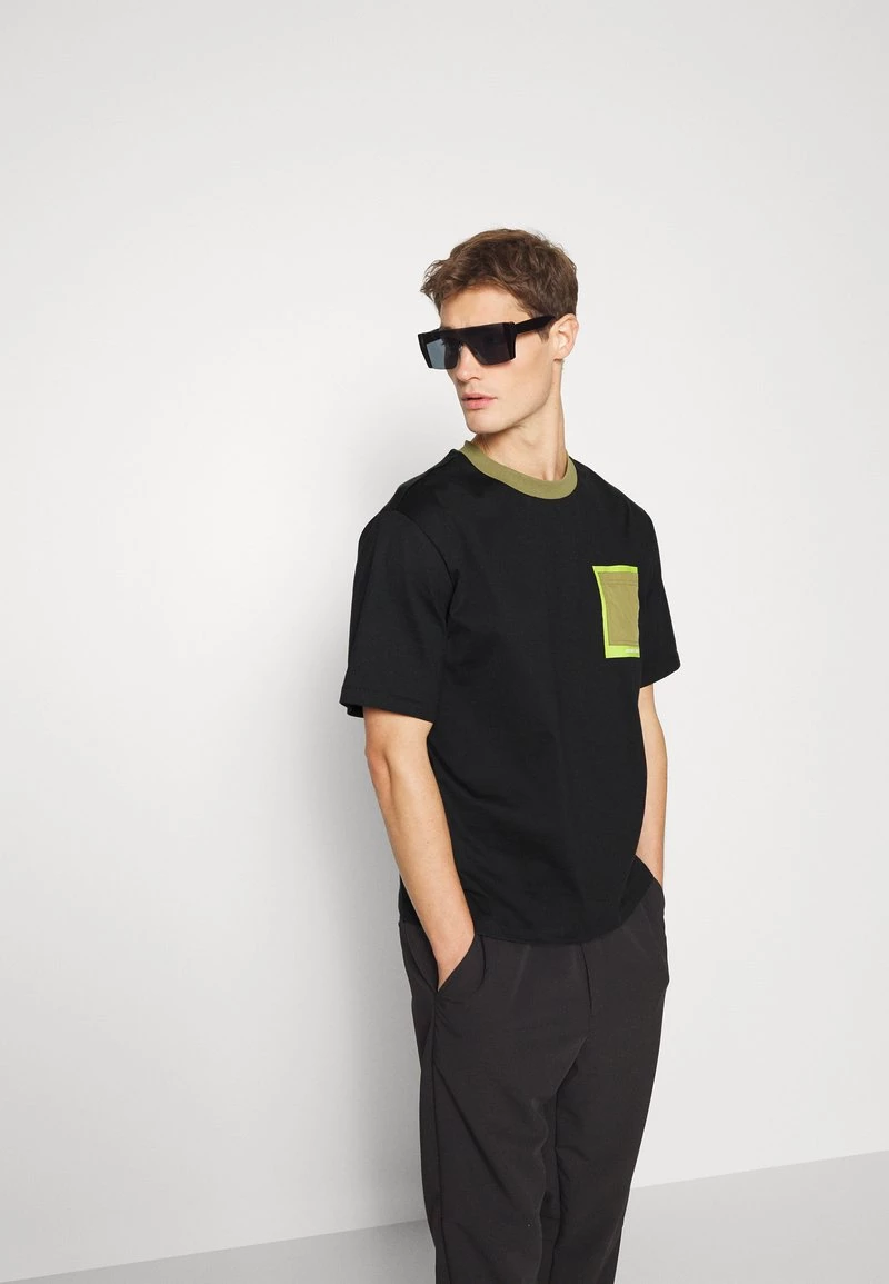 Michael Kors Homme T Shirt Imprimé Black 4 Michael Kors Homme T Shirt Imprimé Black – Image 4