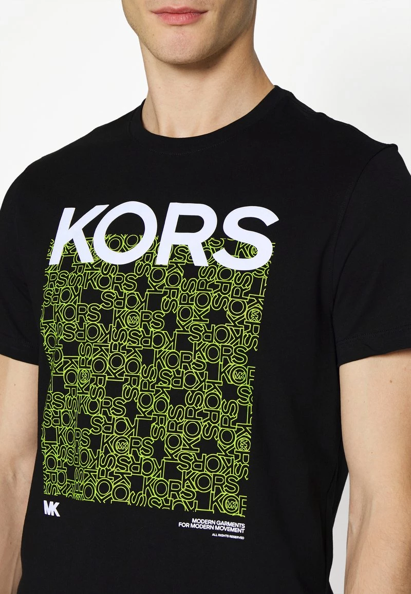 Michael Kors Homme NEWSPRINT TEE T Shirt Imprimé Black 5 Michael Kors Homme NEWSPRINT TEE T Shirt Imprimé Black – Image 5