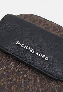 Michael Kors FLAP PHONE XBODY UNISEX Sac Bandoulière Brown/black 7 Michael Kors FLAP PHONE XBODY UNISEX Sac Bandoulière Brown/black -Michael Kors Soldes Boutique b3ef7c0731064eb3bf1823b8279f2503