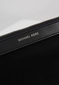 Michael Kors Unisex TRAVEL POUCH Trousse De Toilette Black -Michael Kors Soldes Boutique c2eaac6857e0453886a20e879366f093