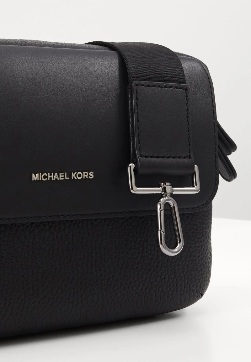 Michael Kors UTILITY XBODY Sac Bandoulière Black Unisex 7 Michael Kors UTILITY XBODY Sac Bandoulière Black Unisex – Image 7