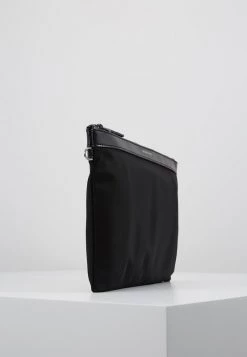 Michael Kors Unisex TRAVEL POUCH Trousse De Toilette Black -Michael Kors Soldes Boutique d06315705ade4c6c9e85ef5dc9953799