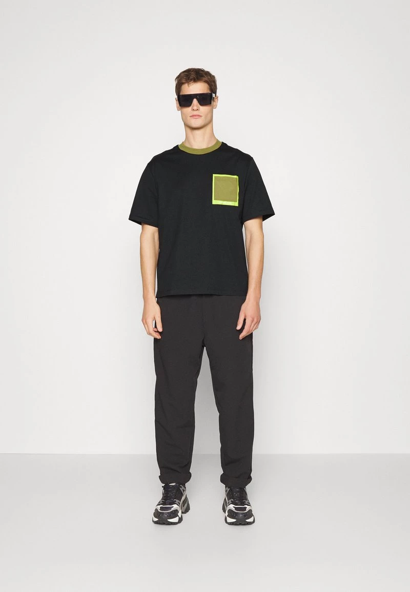 Michael Kors Homme T Shirt Imprimé Black 2 Michael Kors Homme T Shirt Imprimé Black – Image 2