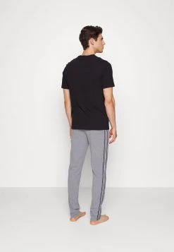 Michael Kors Homme CREW PINTUCK PANT GIFT SET Pyjama Black 8 Michael Kors Homme CREW PINTUCK PANT GIFT SET Pyjama Black -Michael Kors Soldes Boutique ec0daa7fc06d4011a3f95f322f6dd65d