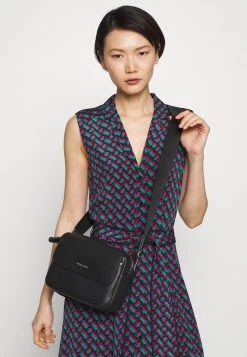 Michael Kors UTILITY XBODY Sac Bandoulière Black Unisex 11 Michael Kors UTILITY XBODY Sac Bandoulière Black Unisex -Michael Kors Soldes Boutique f92c315d50fa4457a9ad8c179bbe3a43