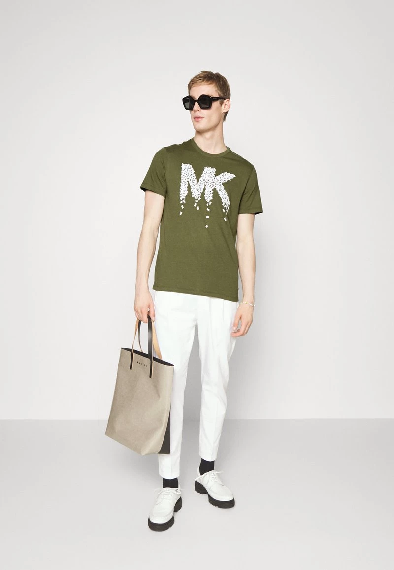 Michael Kors Homme SPILL TEE T Shirt Imprimé Smokey Olive 2 Michael Kors Homme SPILL TEE T Shirt Imprimé Smokey Olive – Image 2